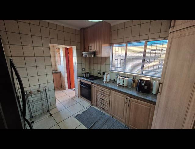 4 BEDROOM HOUSE FOR SALE IN FLORAUNA